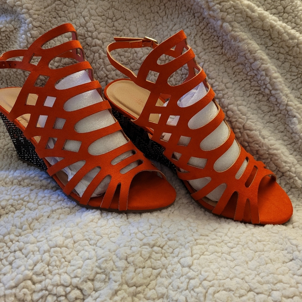 Cloudwalkers, 9W, Orange
